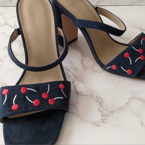 NWT RARE Ann Taylor Cherry Two Strap Suede Block Heel Sandal in Night Sky Size 9 - Picture 3 of 10